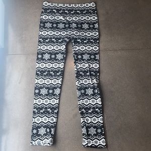 Stretchy black and white leggings